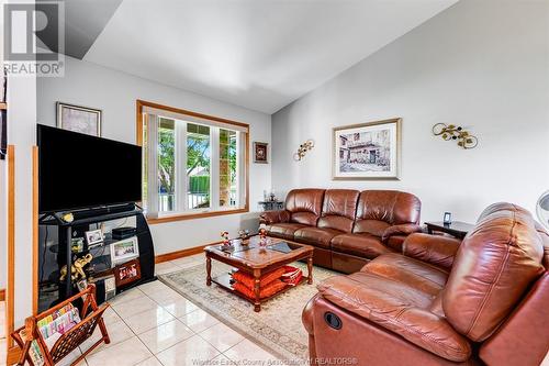 2 Pecanwood, Kingsville, ON - Indoor Photo Showing Living Room