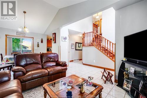 2 Pecanwood, Kingsville, ON - Indoor Photo Showing Living Room