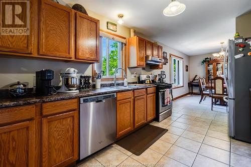 2 Pecanwood, Kingsville, ON - Indoor Photo Showing Kitchen