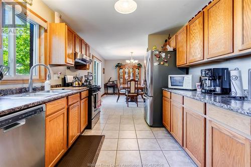 2 Pecanwood, Kingsville, ON - Indoor Photo Showing Kitchen With Double Sink