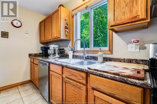 2 Pecanwood, Kingsville, ON - Indoor Photo Showing Kitchen With Double Sink