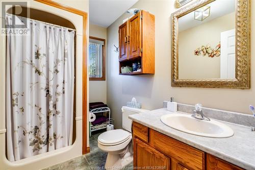 2 Pecanwood, Kingsville, ON - Indoor Photo Showing Bathroom