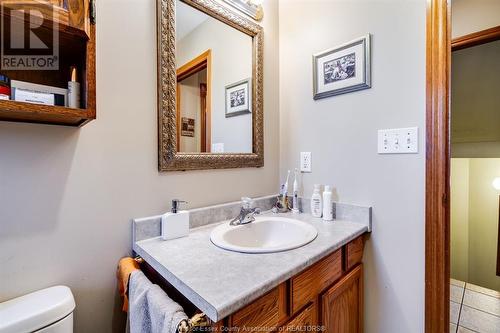 2 Pecanwood, Kingsville, ON - Indoor Photo Showing Bathroom