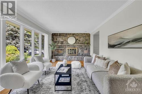 34 West Herrington Court, Ottawa, ON - Indoor Photo Showing Living Room