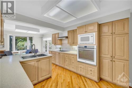 34 West Herrington Court, Ottawa, ON - Indoor Photo Showing Kitchen With Double Sink