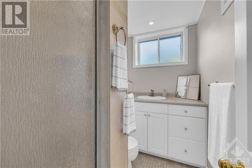 34 West Herrington Court, Ottawa, ON - Indoor Photo Showing Bathroom