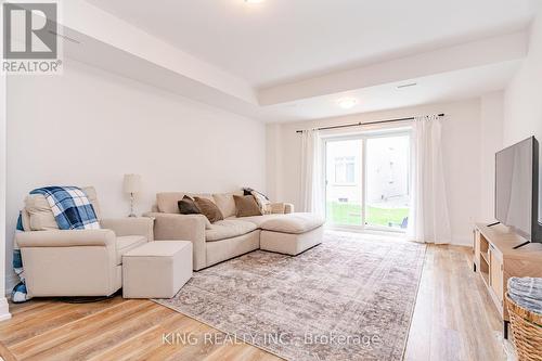 184 Franklin Trail, Barrie, ON - Indoor Photo Showing Living Room