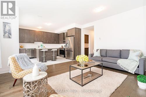 184 Franklin Trail, Barrie, ON - Indoor Photo Showing Living Room