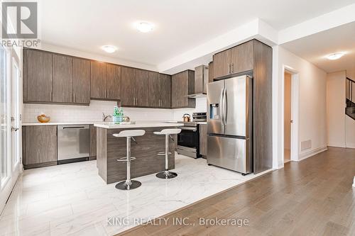 184 Franklin Trail, Barrie, ON - Indoor Photo Showing Kitchen