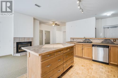 920 Saskatoon Road Unit# 118, Kelowna, BC - Indoor Photo Showing Kitchen