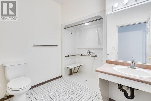 920 Saskatoon Road Unit# 118, Kelowna, BC - Indoor Photo Showing Bathroom