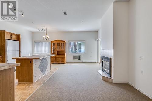 920 Saskatoon Road Unit# 118, Kelowna, BC - Indoor Photo Showing Kitchen With Fireplace