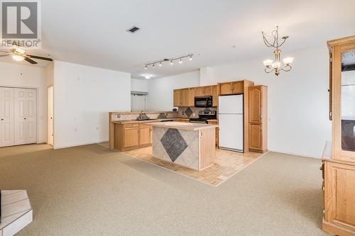 920 Saskatoon Road Unit# 118, Kelowna, BC - Indoor Photo Showing Kitchen