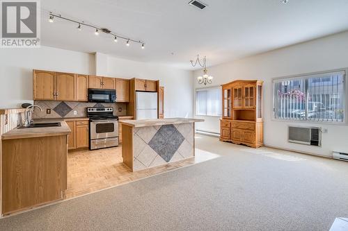 920 Saskatoon Road Unit# 118, Kelowna, BC - Indoor Photo Showing Kitchen