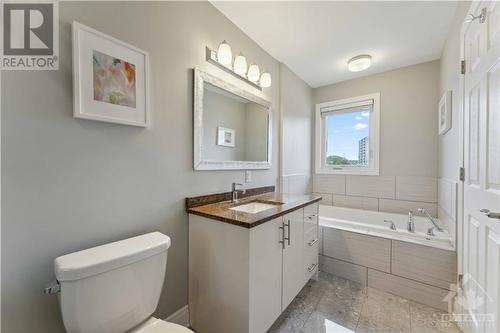 300 Richelieu Avenue Unit#C, Ottawa, ON - Indoor Photo Showing Bathroom