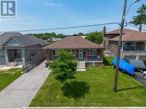 64 Dorking Crescent, Toronto (Downsview-Roding-Cfb), ON - Outdoor