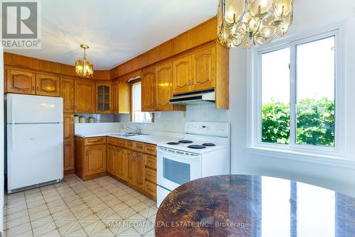 64 Dorking Crescent, Toronto (Downsview-Roding-Cfb), ON - Indoor Photo Showing Kitchen With Double Sink