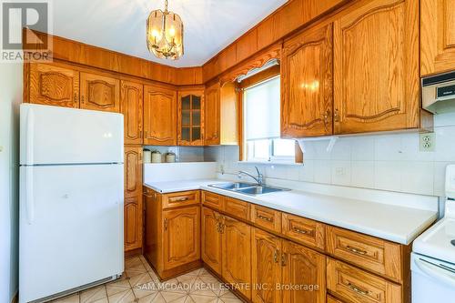 64 Dorking Crescent, Toronto (Downsview-Roding-Cfb), ON - Indoor Photo Showing Kitchen With Double Sink