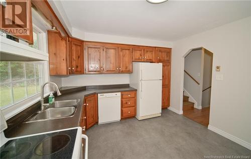 194 Railing Road, Lincoln, NB - Indoor Photo Showing Kitchen With Double Sink