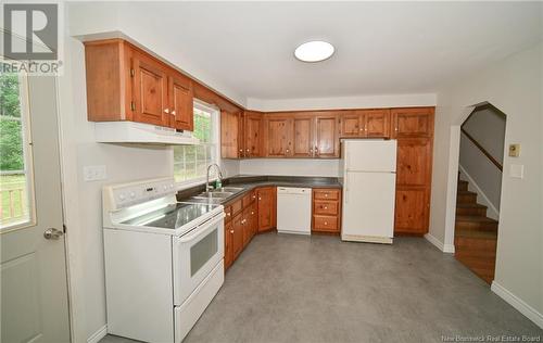 194 Railing Road, Lincoln, NB - Indoor Photo Showing Kitchen With Double Sink