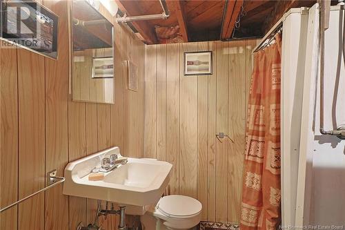 109 Johnston Avenue, Fredericton, NB - Indoor Photo Showing Bathroom