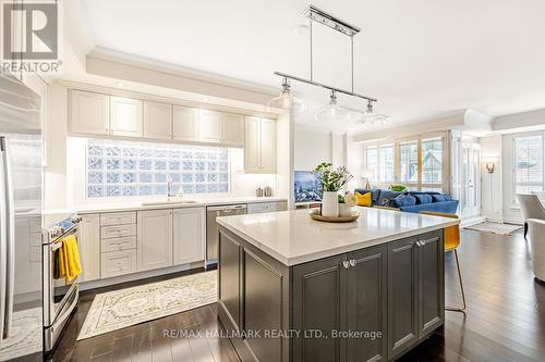 301 - 8 Sultan Street, Toronto, ON - Indoor Photo Showing Kitchen With Upgraded Kitchen