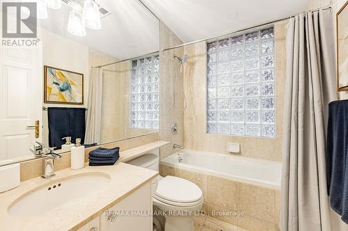 301 - 8 Sultan Street, Toronto, ON - Indoor Photo Showing Bathroom