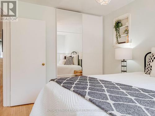 8 Willowhurst Crescent, Toronto, ON - Indoor Photo Showing Bedroom