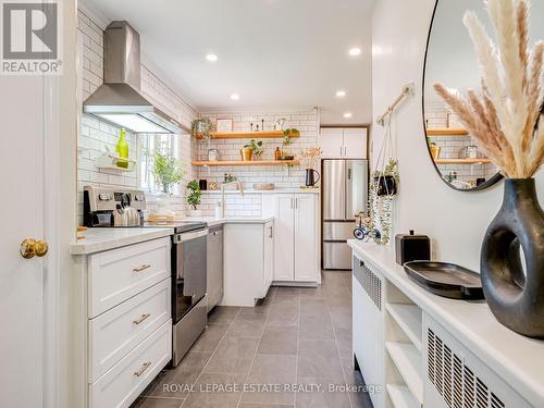 8 Willowhurst Crescent, Toronto, ON - Indoor Photo Showing Kitchen