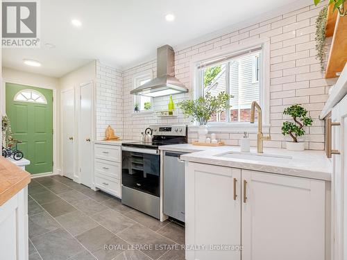 8 Willowhurst Crescent, Toronto, ON - Indoor Photo Showing Kitchen