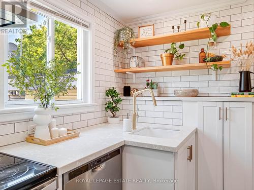 8 Willowhurst Crescent, Toronto, ON - Indoor Photo Showing Kitchen