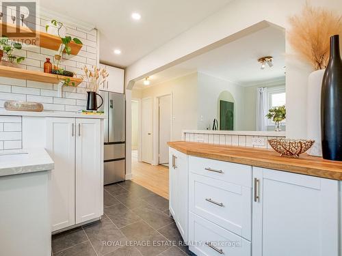 8 Willowhurst Crescent, Toronto, ON - Indoor Photo Showing Kitchen