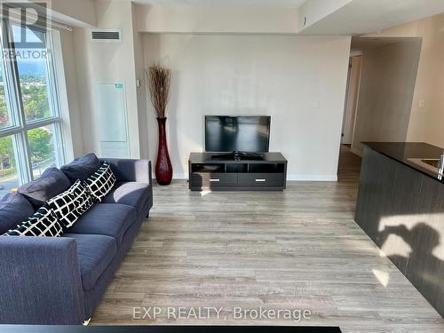 1509 - 2152 Lawrence Avenue E, Toronto, ON - Indoor Photo Showing Living Room