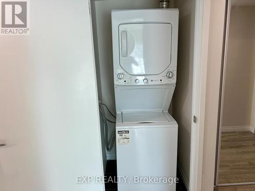 1509 - 2152 Lawrence Avenue E, Toronto, ON - Indoor Photo Showing Laundry Room