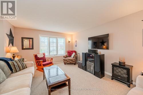 79 Ambler Bay, Barrie, ON - Indoor Photo Showing Living Room