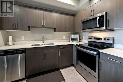 925 Leon Avenue Unit# 427 Lot# 58, Kelowna, BC - Indoor Photo Showing Kitchen With Double Sink