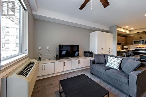 925 Leon Avenue Unit# 427 Lot# 58, Kelowna, BC - Indoor Photo Showing Living Room