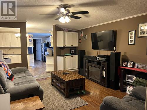 5514 Hepting Road, Prince George, BC - Indoor Photo Showing Living Room