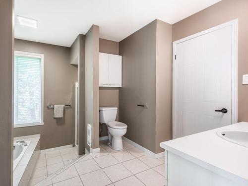Salle de bains attenante Ã  la CCP - 95 Rue Perras, La Prairie, QC - Indoor Photo Showing Bathroom