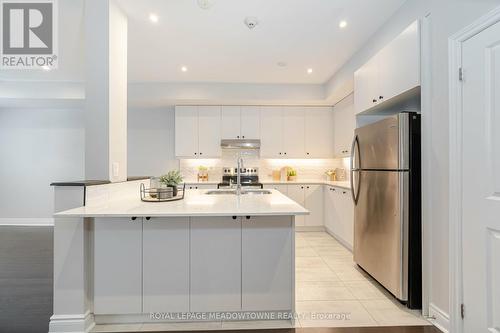 31 - 81 Armdale Road, Mississauga, ON - Indoor Photo Showing Kitchen With Stainless Steel Kitchen With Double Sink With Upgraded Kitchen