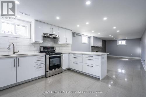 4 Mallard Crescent, Brampton, ON - Indoor Photo Showing Kitchen With Upgraded Kitchen