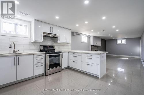 4 Mallard Crescent, Brampton (Central Park), ON - Indoor Photo Showing Kitchen With Upgraded Kitchen