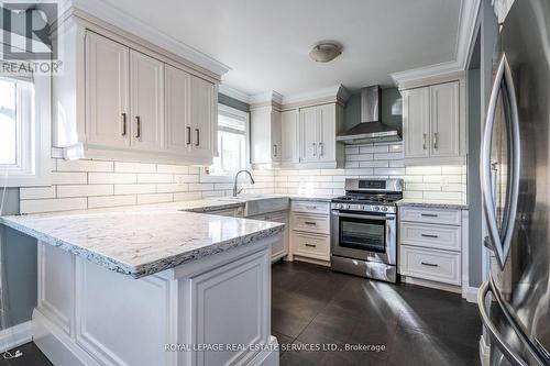 4 Mallard Crescent, Brampton, ON - Indoor Photo Showing Kitchen With Upgraded Kitchen