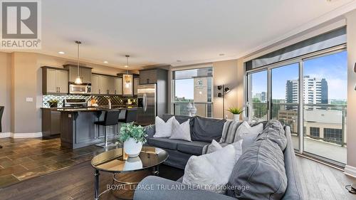 908 - 250 Pall Mall Street, London, ON - Indoor Photo Showing Living Room