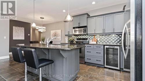 908 - 250 Pall Mall Street, London, ON - Indoor Photo Showing Kitchen With Upgraded Kitchen