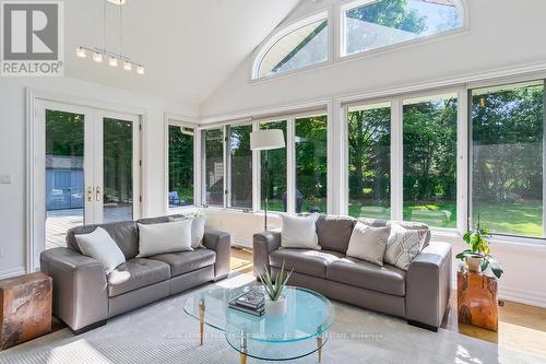 492 Country Club Crescent, Mississauga, ON - Indoor Photo Showing Living Room