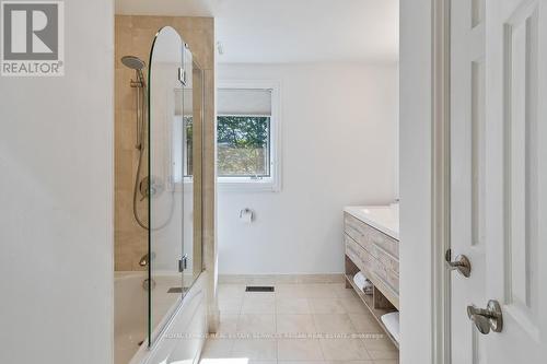 492 Country Club Crescent, Mississauga, ON - Indoor Photo Showing Bathroom