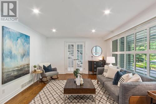 492 Country Club Crescent, Mississauga, ON - Indoor Photo Showing Living Room