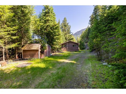 6541 Marvel Road, Wasa, BC - Outdoor