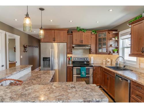 1617 Koocanusa Lake Drive, Lake Koocanusa, BC - Indoor Photo Showing Kitchen With Double Sink